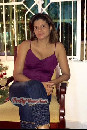 152747 - Yenis Age: 46 - Colombia