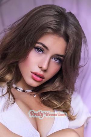 199010 - Alexandra Age: 19 - Russia