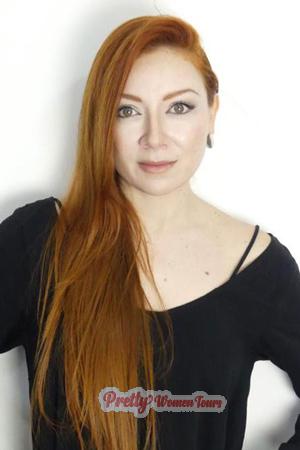 203209 - Laura Age: 38 - Colombia
