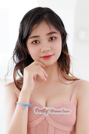 214184 - Wenyan Age: 20 - China