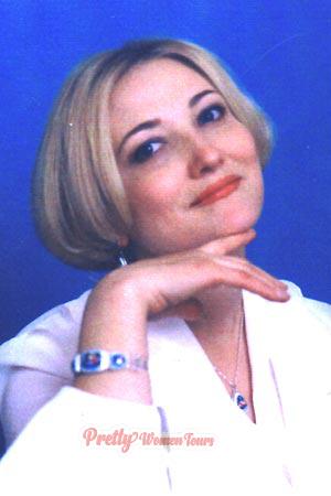 52005 - Elena Age: 46 - Russia
